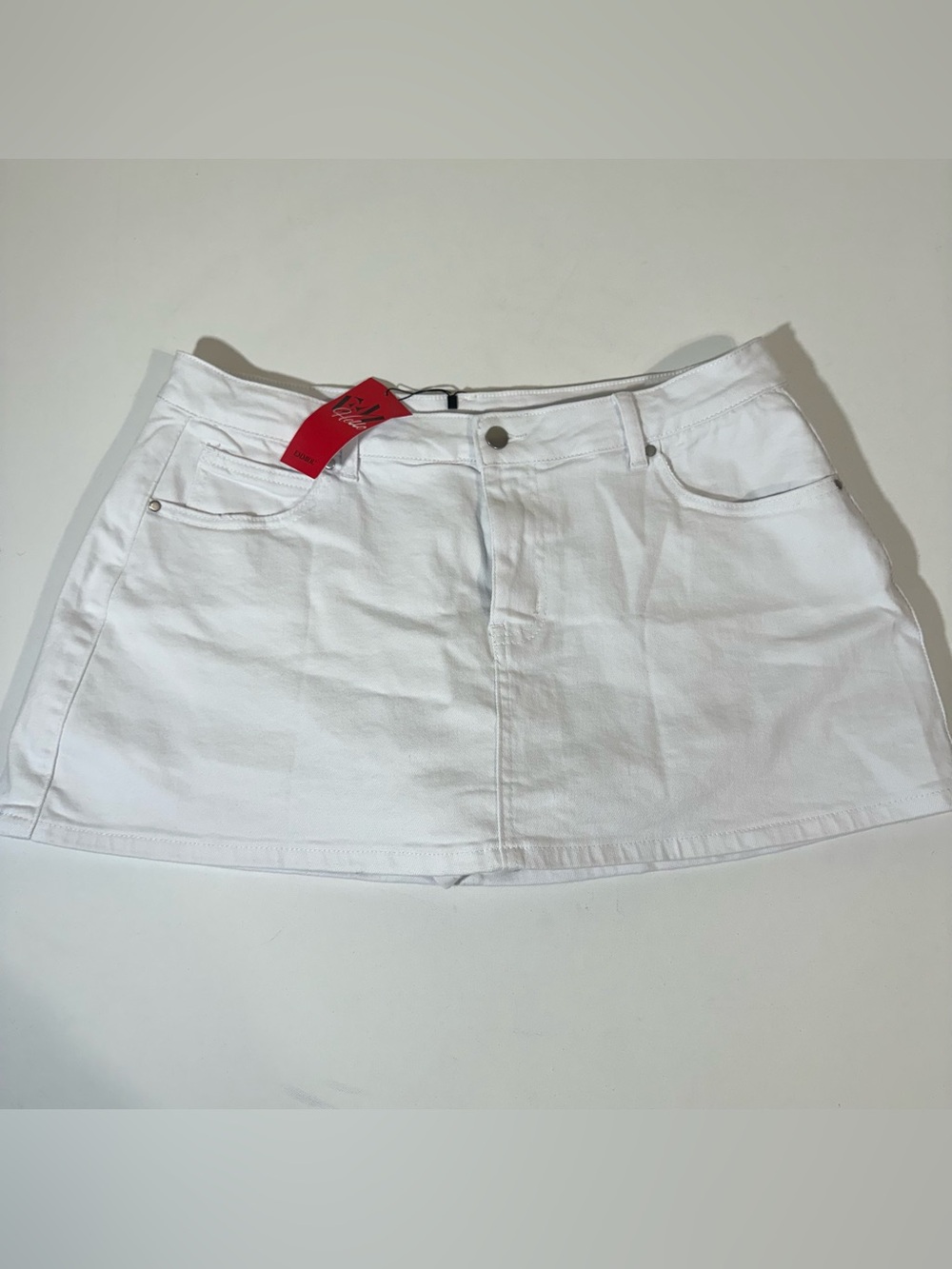 NEW - EMMIOL - WOMENS - COTTON (denim look) WHITE SKORT